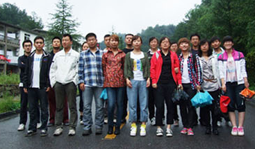 青峰網(wǎng)絡(luò)2011年全體員工洛陽老君山、追夢(mèng)谷兩日游報(bào)道